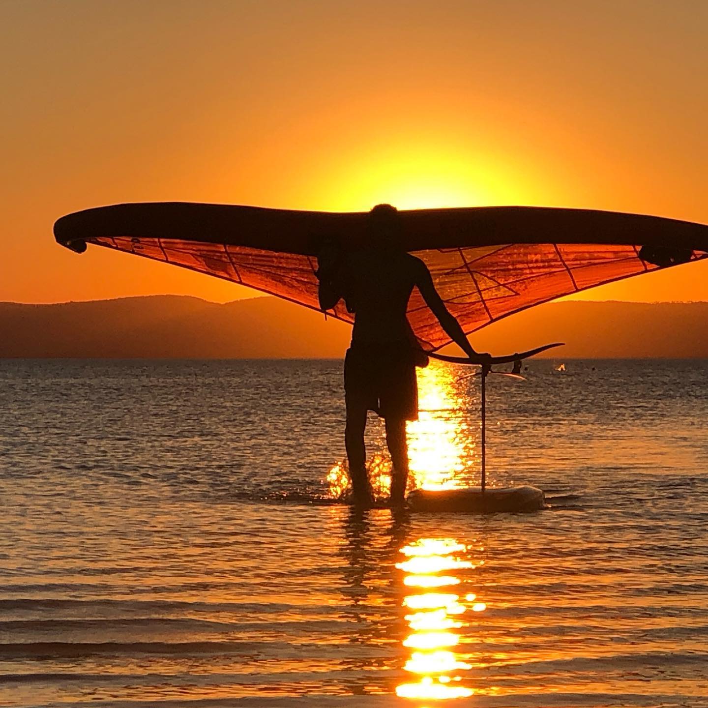 UFO ... unknown Foil object #wingsurfing #podersdorfUF...