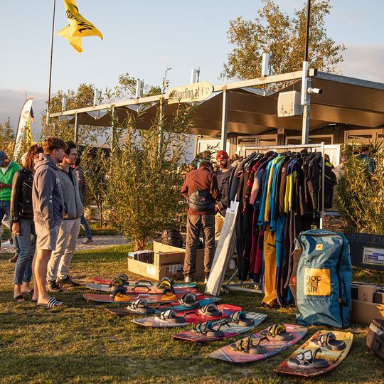 Surf Flohmarkt - kitesurfing.at